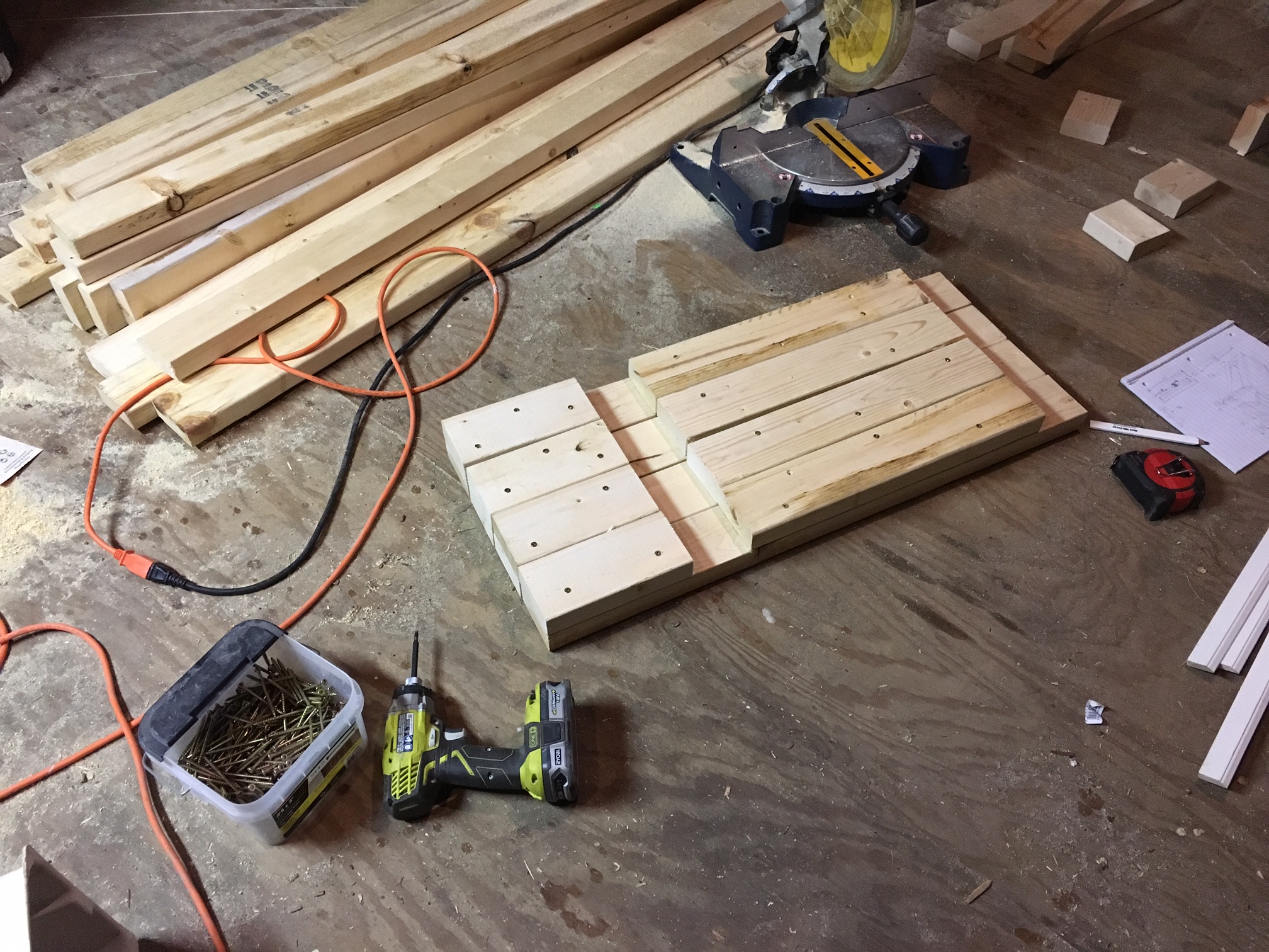 How to build a woodworking workbench and tablesaw outfeed table | Dan·nix