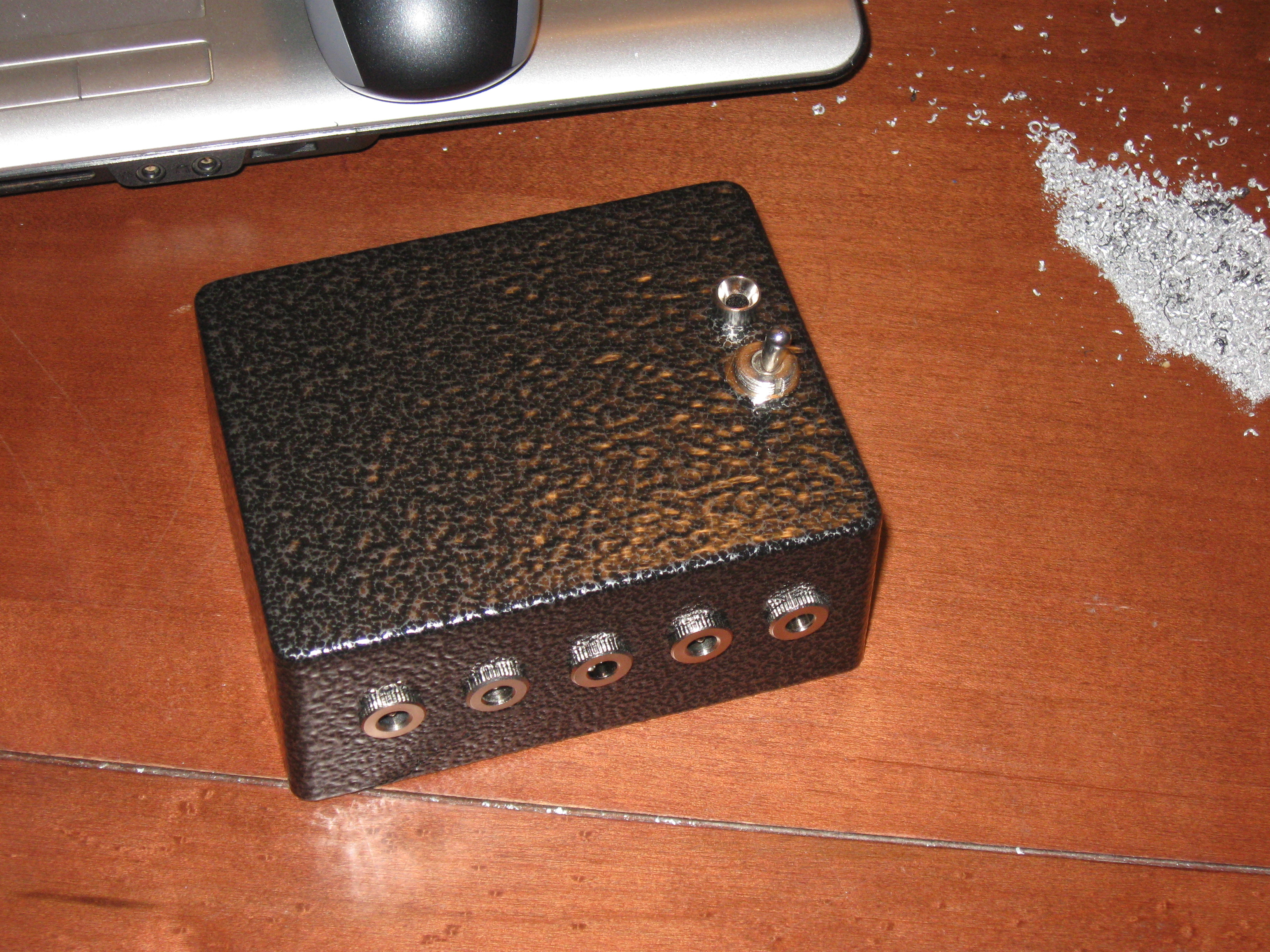 DIY power supply for guitar effect pedals | Dan·nix