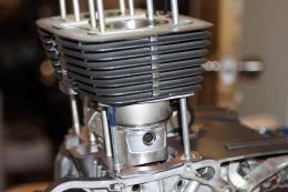 CB200 engine overhaul rebuild pistons install