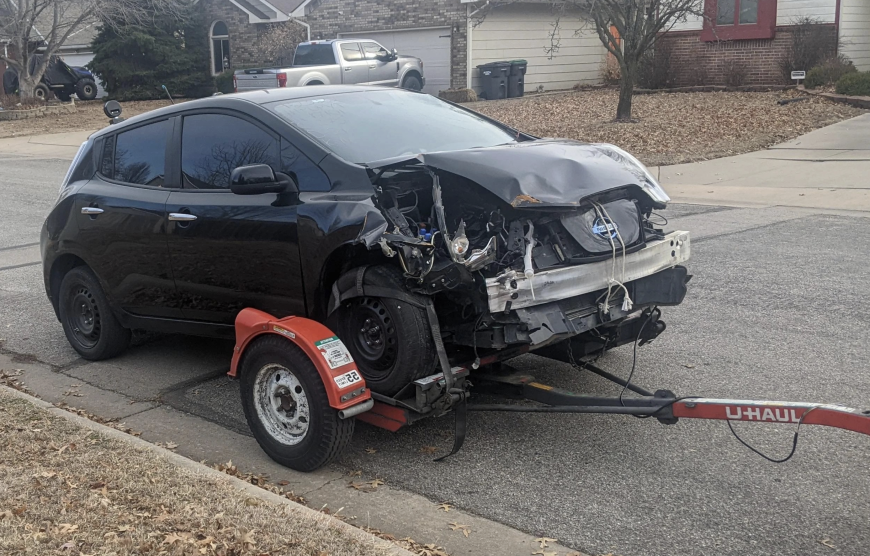 wrecked Nissan Leaf 2014